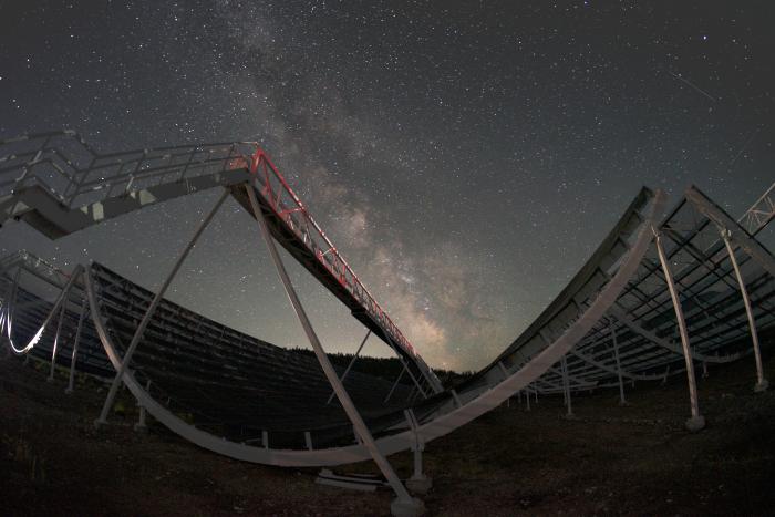 A view of CHIME at night, with the Milky Way in the background Credit_ CHIME collaboration
